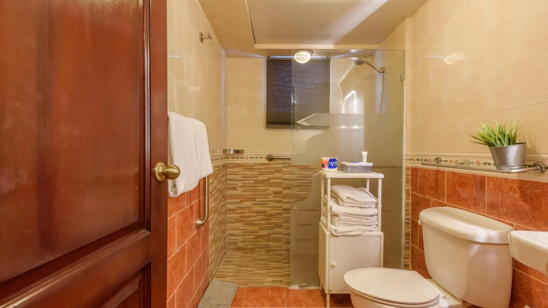 Escape 3Br Apartment Close To Downtown Mall 6Flr In Bella Vista Santo Domingo